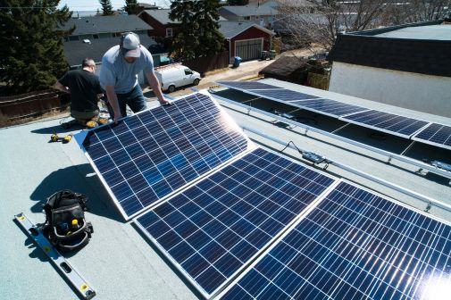 Lắp pin năng lượng mặt trời giúp tiết kiệm hóa đơn tiền điện đáng kể