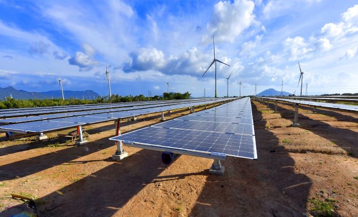 Có nên lắp hệ thống điện mặt trời ở mặt đất không?