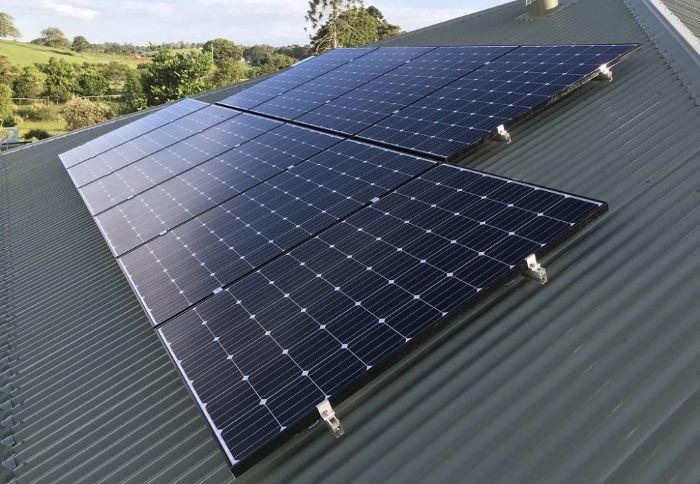 Tấm pin năng lượng mặt trời 400W có kích thước lớn giúp che chắn, làm mát và bảo vệ ngôi nhà Tấm pin năng lượng mặt trời 400W có kích thước lớn giúp che chắn, làm mát và bảo vệ ngôi nhà