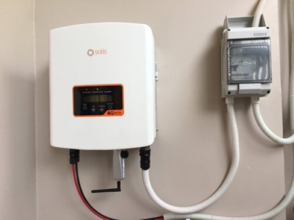 Inverter Solis 3kW hỗ trợ theo dõi, giám sát hệ thống qua điện thoại Inverter Solis 3kW hỗ trợ theo dõi, giám sát hệ thống qua điện thoại