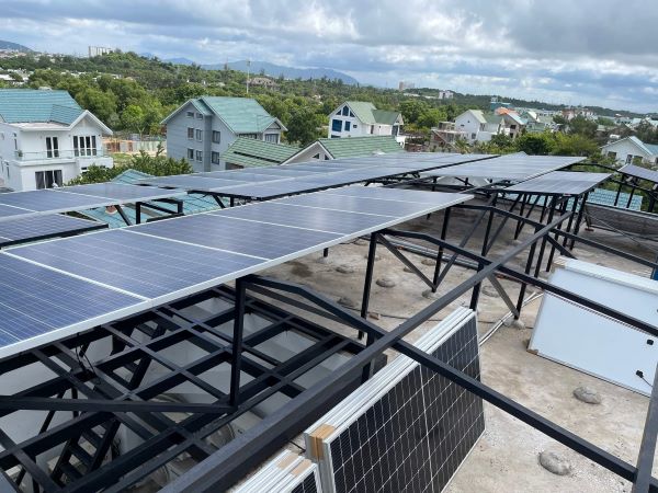 Lắp điện mặt trời cho hộ gia đình giúp tiết kiệm chi phí điện hàng tháng Lắp điện mặt trời cho hộ gia đình giúp tiết kiệm chi phí điện hàng tháng