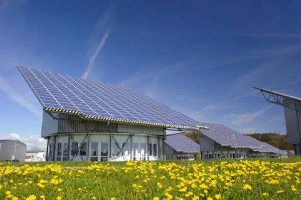 Năng lượng mặt trời là nguồn năng lượng tái tạo và bền vững Năng lượng mặt trời là nguồn năng lượng tái tạo và bền vững