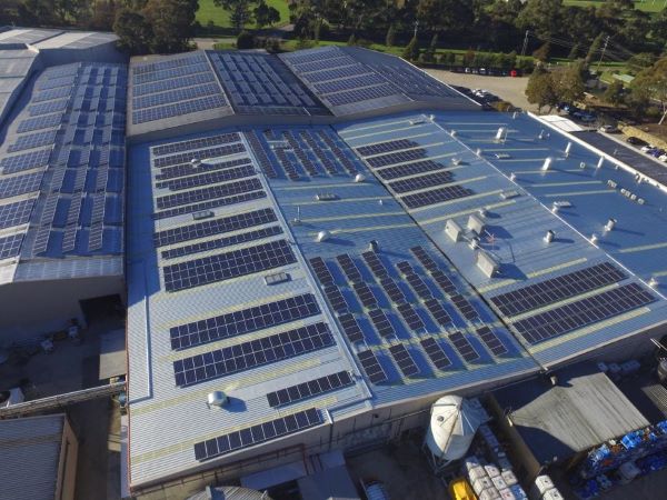 Năng lượng mặt trời tạo ra nguồn điện phục vụ trong quá trình sản xuất Năng lượng mặt trời tạo ra nguồn điện phục vụ trong quá trình sản xuất