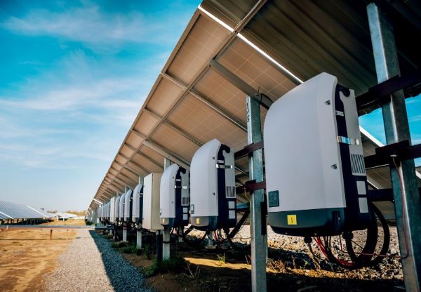 Những lý do bạn nên lựa chọn và sử dụng biến tần hybrid