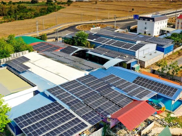 Đầu tư lắp điện mặt trời áp mái mang lại rất nhiều lợi ích