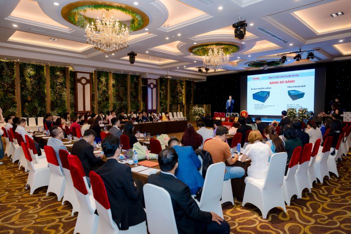 Chia sẻ của diễn giả anh Phan Ngọc Miên về sự đổi mới trong công nghệ pin lithium so với dòng pin truyền thống