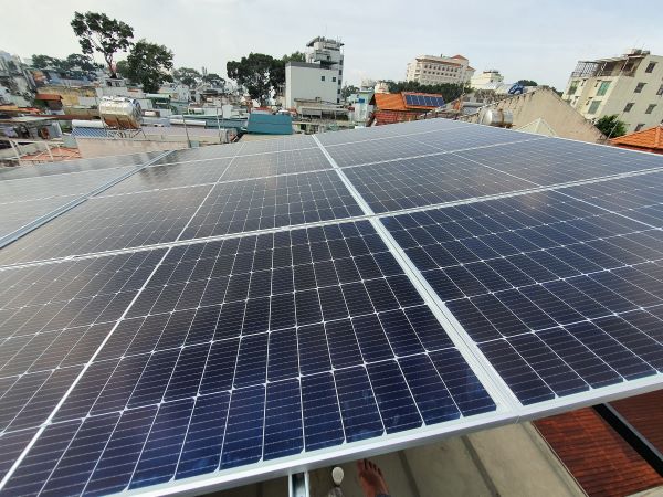 Quy trình thi công điện mặt trời được thực hiện từ giai đoạn khảo sát cho đến vận hành hệ thống Quy trình thi công điện mặt trời được thực hiện từ giai đoạn khảo sát cho đến vận hành hệ thống