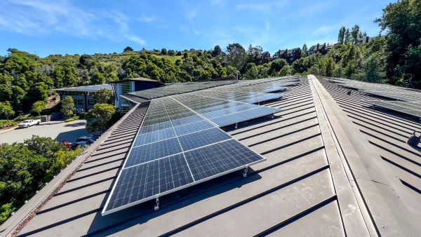 Giá lắp điện năng lượng mặt trời áp mái phụ thuộc vào nhiều yếu tố