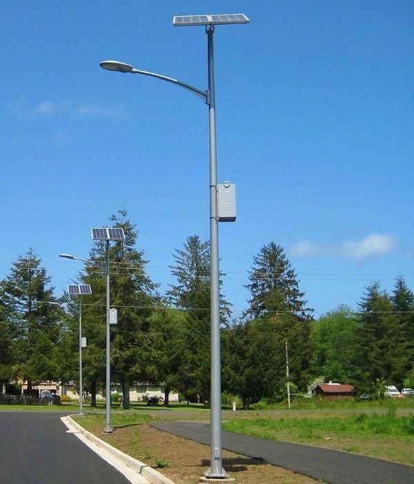 Trụ đèn năng lượng mặt trời được lắp đặt ở khắp các đường phố Trụ đèn năng lượng mặt trời được lắp đặt ở khắp các đường phố