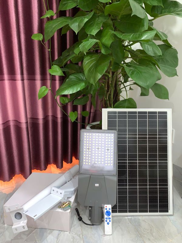 Trọn bộ đèn đường năng lượng mặt trời mắt ngọc 1200W Trọn bộ đèn đường năng lượng mặt trời mắt ngọc 1200W