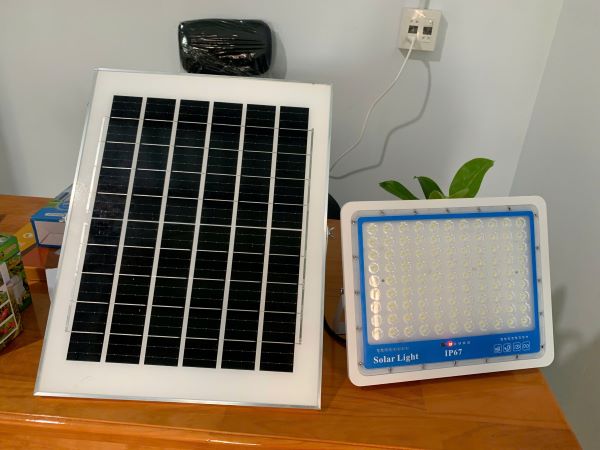 Một số ưu điểm nổi bật của đèn pha tổ ong năng lượng mặt trời 300W