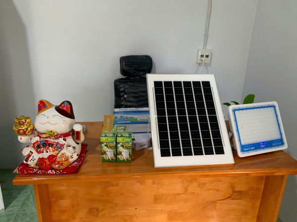 Đèn pha tổ ong năng lượng mặt trời 200W - Thiết bị ưu tiên ngoài trời