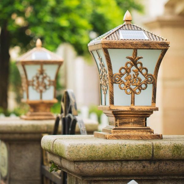 Mẫu đèn cổng hàng rào năng lượng mặt trời cổ điển, sang trọng