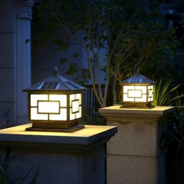 Mẫu đèn trụ năng lượng mặt trời kiểu vuông mái chóp