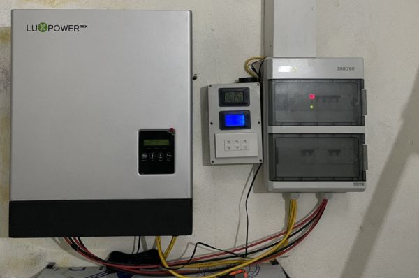 Biến tần là một trong các thiết bị ảnh hưởng đến giá lắp điện mặt trời