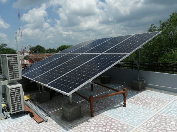 Hướng và góc nghiêng tấm pin ảnh hưởng lớn đến hiệu suất