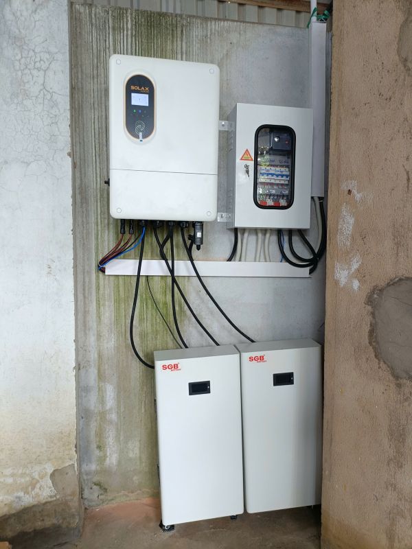 Hệ thống điện mặt trời Hybrid với công suất 22kWp, lưu trữ 48kWp Hệ thống điện mặt trời Hybrid với công suất 22kWp, lưu trữ 48kWp