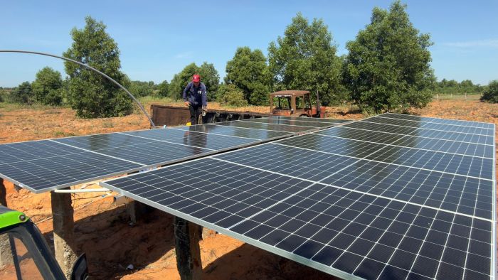 Bàn giao hệ thống bơm nước năng lượng mặt trời cho vườn nhà chị Yến tại Mũi Né Bàn giao hệ thống bơm nước năng lượng mặt trời cho vườn nhà chị Yến tại Mũi Né